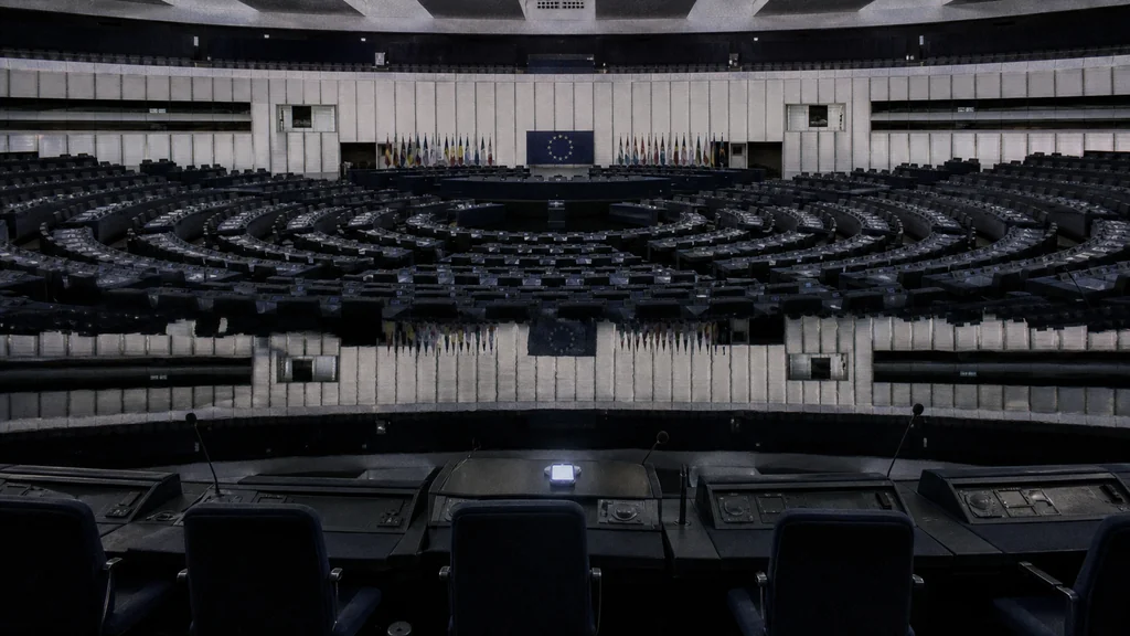 Παρακολούθηση Κούλογλου: 221-213 στην Ευρωβουλή